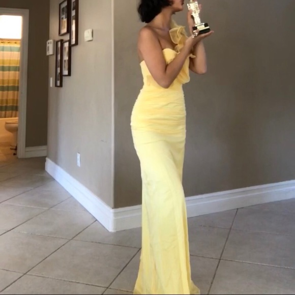 Elegant Yellow Dress - Picture 2 of 2